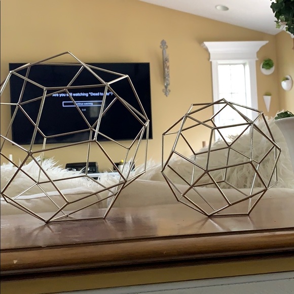 Metal accent balls - Picture 1 of 1